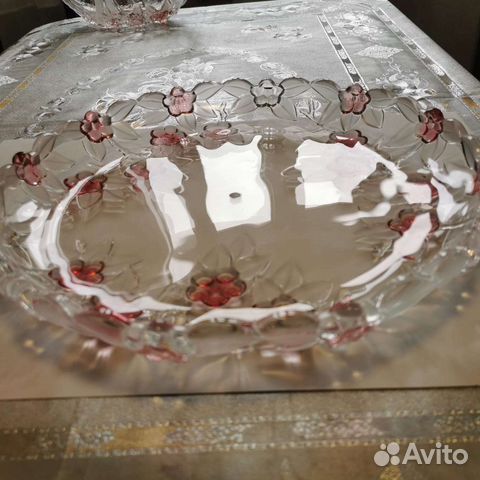 2 отдельные части двухъярусной вазы для фруктов