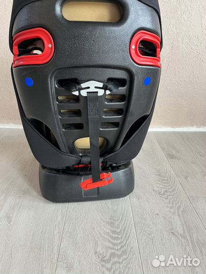 Автомобильное кресло