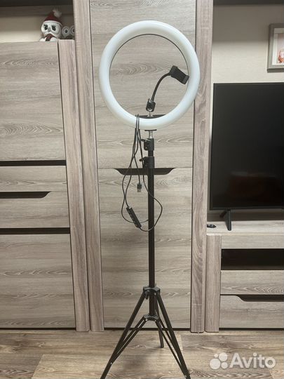 Кольцевая лампа со штативом
