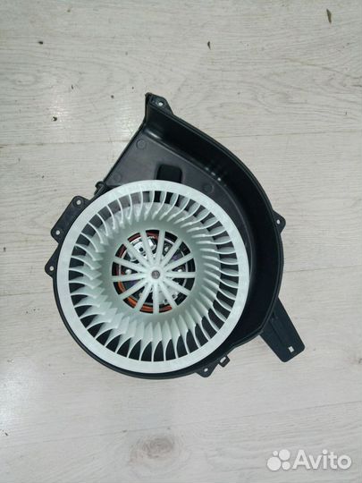 Вентилятор мотор печки отопителя Skoda rapid