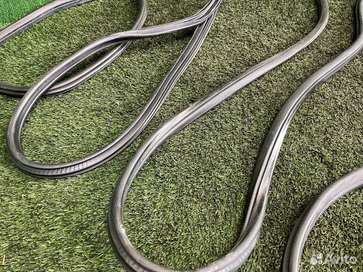 Уплотнительная резинка боковой двери Bmw X1 E84