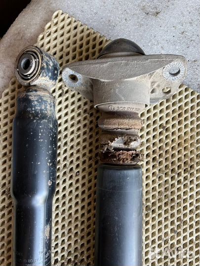 Стойка амортизатора задняя VW Passat B6