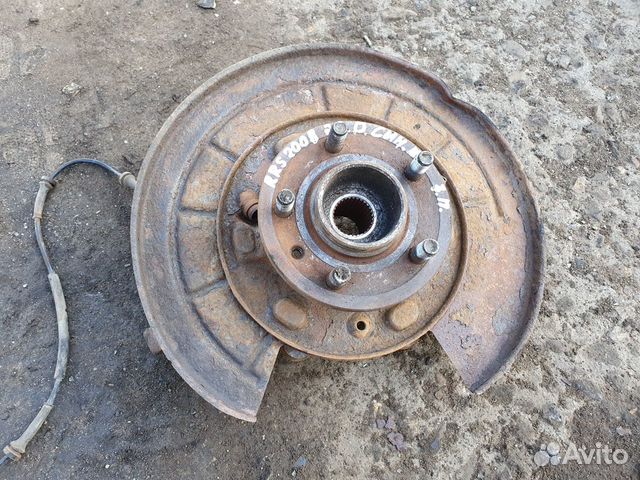 Кулак поворотный задний правый Range Rover Sport 1