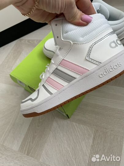 Кроссовки adidas