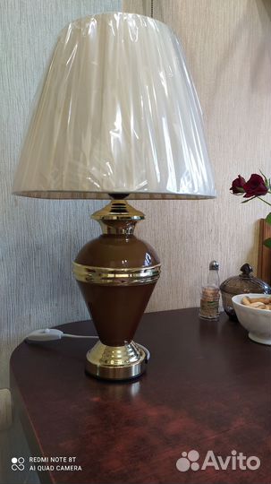 Лампа настольная с абажуром