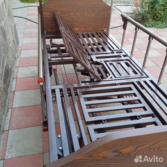 Кровать для лежачих больных с туалетом