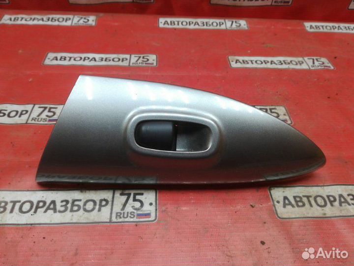 Кнопка стеклоподъемника Nissan Juke F15 MR16DDT