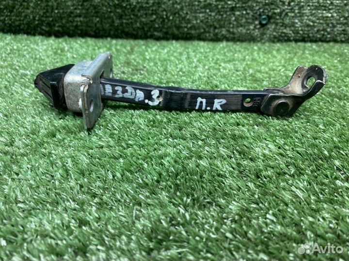 Ограничитель двери передний правый Mazda 3 BK