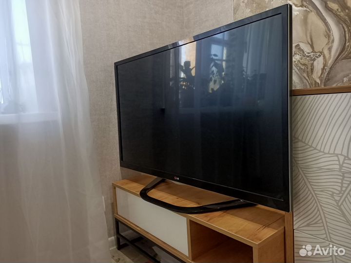 Продам телевизор смарт LG 42la644v