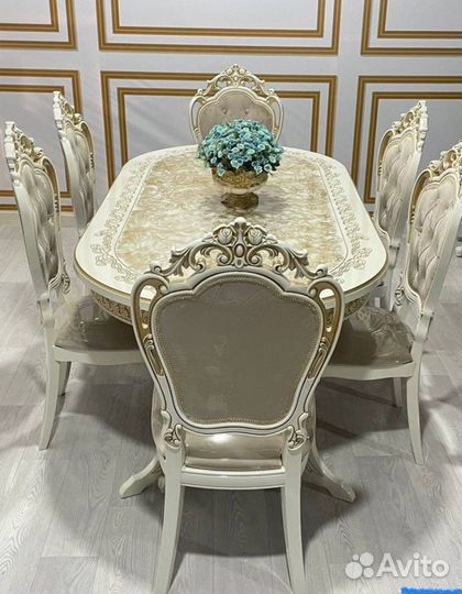 Стол и стулья