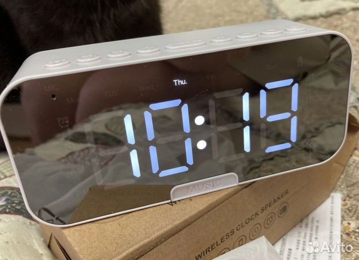 Часы на тумбочку