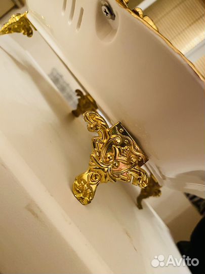 Тортница на ножке