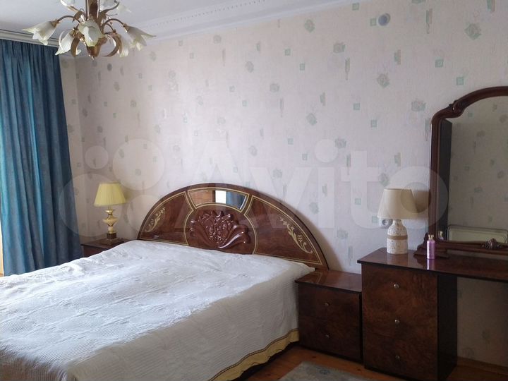 4-к. квартира, 90 м², 2/5 эт.