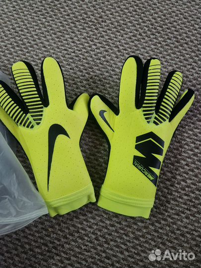 Вратарские перчатки