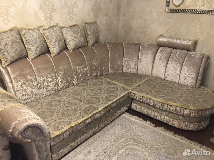 Большой угловой диван