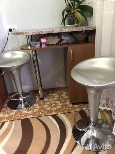 Барный стол и стулья бу