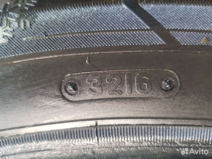 Triangle Snowlink TWT02 215/55 R18