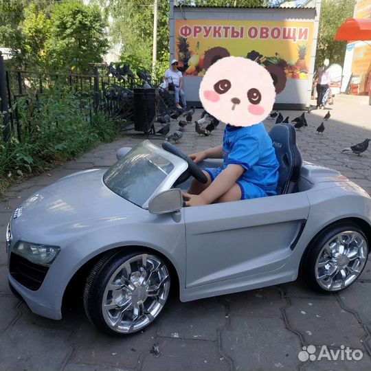 Детский электромобиль бу Audi R8 Spyder