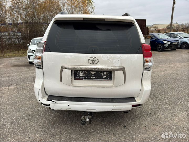 Toyota Land Cruiser Prado 3.0 AT, 2011, битый, 200 000 км