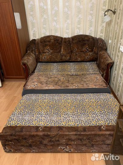 Мебель (диван и кресло)