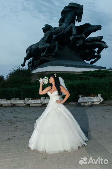 Свадебное платье 42 44 бу