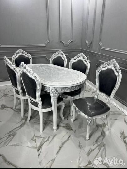 Стол и стулья