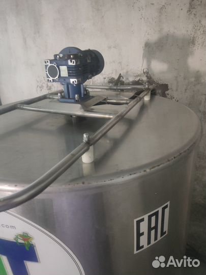 Охладитель молока голд пол вертикал 300