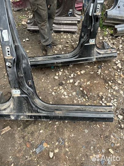 Центральная стойка кузова Nissan Qashqai J10