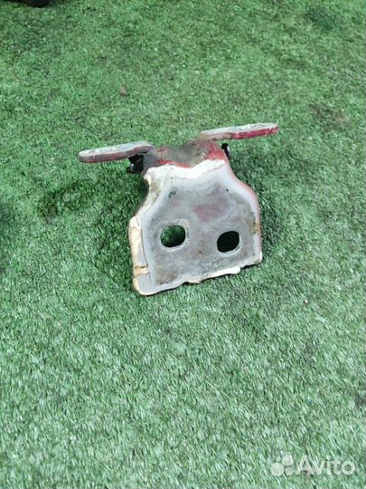 Петля двери Renault Sandero