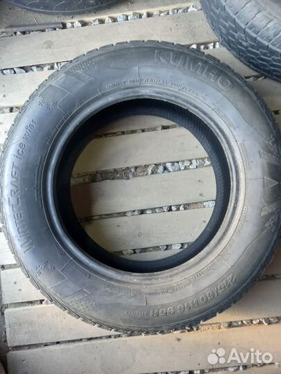 Kumho WinterCraft Ice WI61 215/60 R16