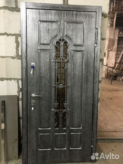 Входная дверь с терморазрывом и остеклением