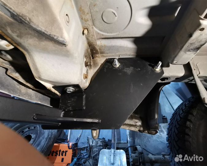 Фаркоп на Mitsubishi Delica (1997-2006г) под квадр