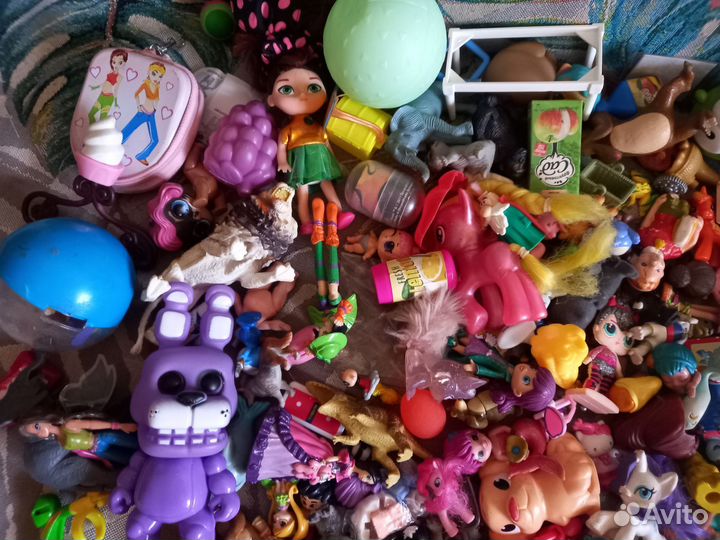 Огромная коробка киндер игрушек больше 250