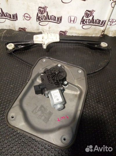 Стеклоподъемник задний левый Skoda Fabia 2011