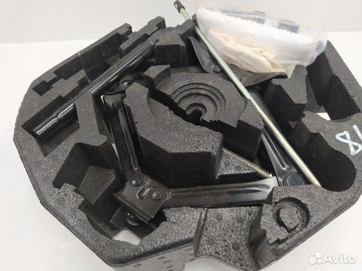 Б/У Б/У Домкрат Домкрат+ ключ + ящик 31471905