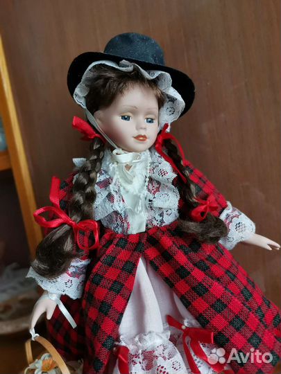 Кукла фарфоровая коллекционная