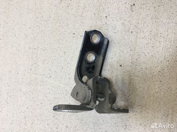 Петля двери задняя правая Mitsubishi Pajero Sport