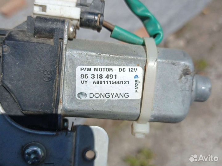 Стеклоподьемник передний правый