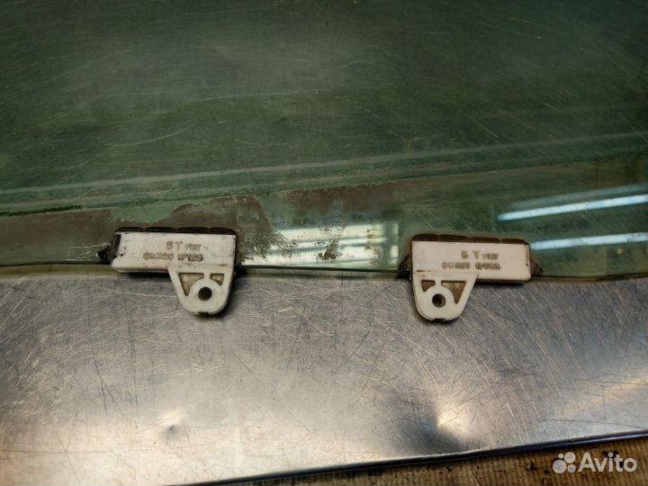 Стекло двери переднее левое Nissan Maxima A33 2