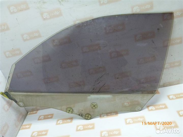 Стекло двери переднее левое Toyota Mark Ii X90