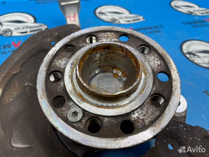 Ступица передняя левая Mercedes-Benz C-Class