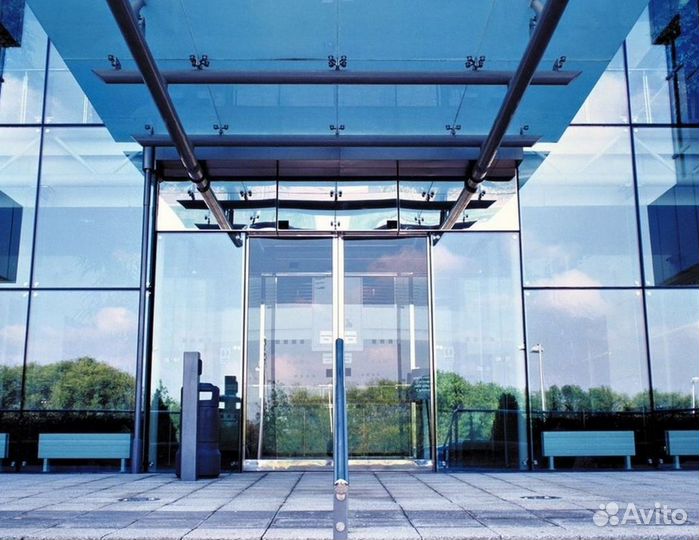 Пластиковая дверь / входная группа