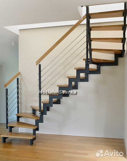 Лестница металлическая в дом на косоурах № 462