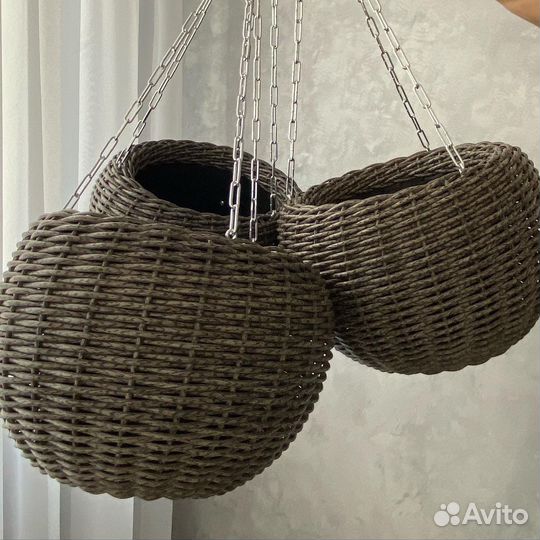 Кашпо из искусственного ротанга