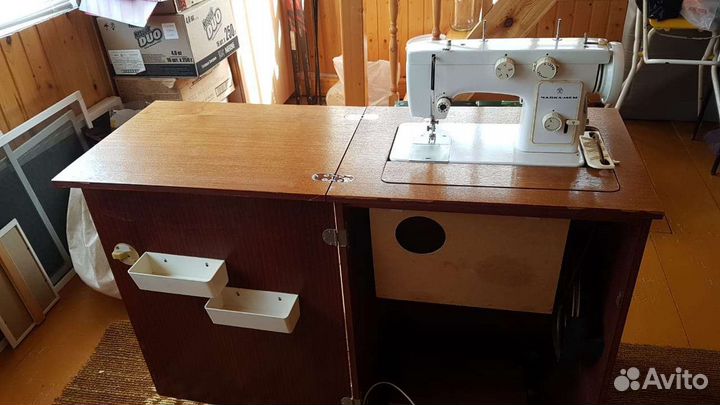 Швейная машина чайка 142м