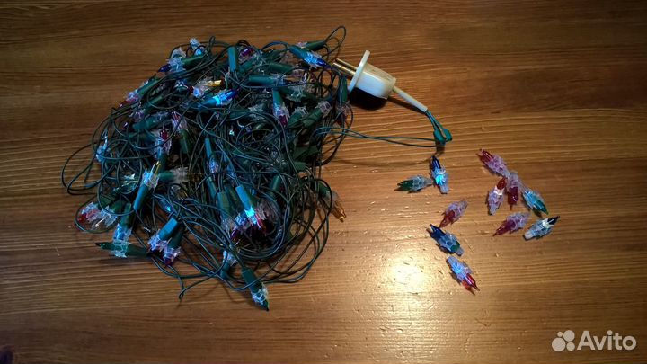 Елочные украшения, елки и гирлянды