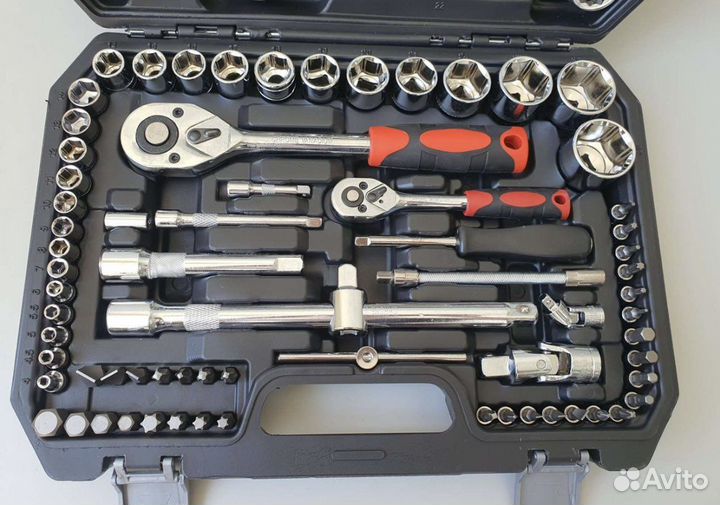 Набор инструментов ключей SATA 82