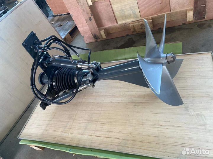 Винт на лодочный мотор (судовой мотор)