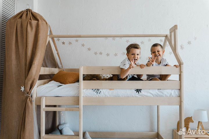Двухъярусная кровать
