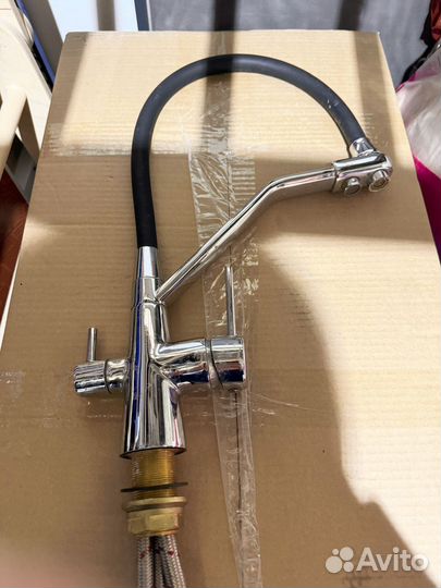 Смеситель для кухни с гибким изливом